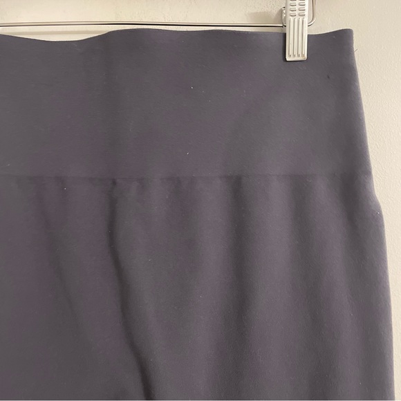 Spanx Navy Blue Essential Seamless Leggings - Picture 3 of 8